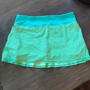 LULULEMON TENNIS/RUN SKIRT SIZE 6!!